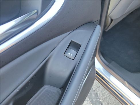 Used 2024 Buick Enclave Essence w/ Sport Touring Edition FWD image 16