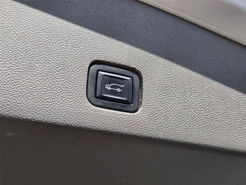 Used 2022 Cadillac XT6 Premium Luxury w/ Technology Package FWD image 34