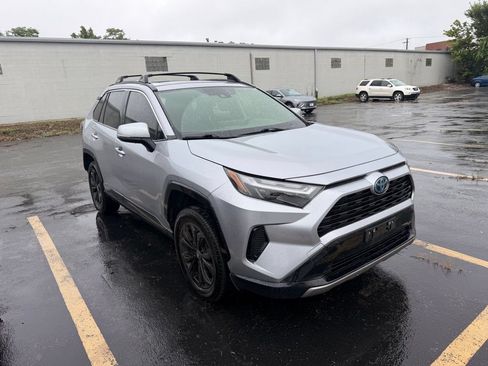 Used 2022 Toyota RAV4 SE w/ Convenience Package AWD/4WD image 3
