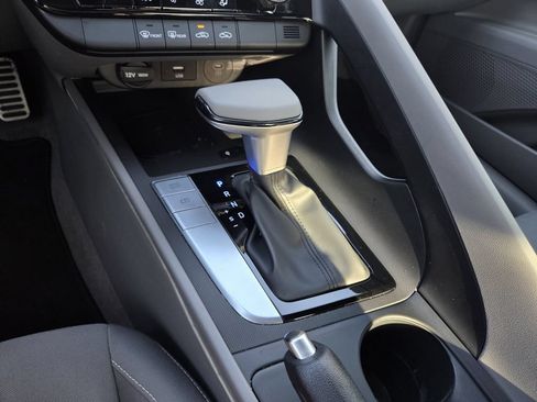 Used 2025 Hyundai Elantra Sport FWD image 11