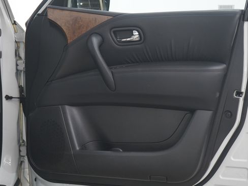 Used 2024 Nissan Armada SL image 12