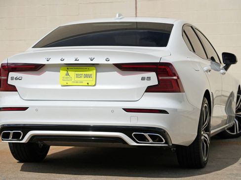 Used 2022 Volvo S60 B5 R-Design w/ Climate Package FWD image 4