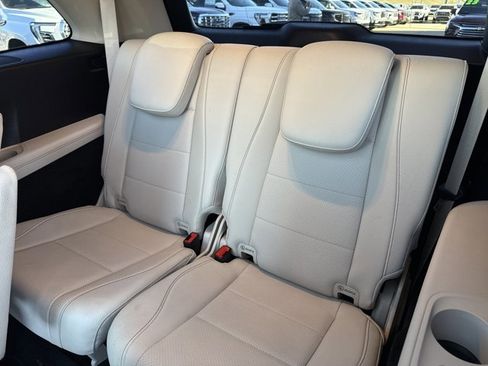 Used 2023 Mercedes-Benz GLS 450 4MATIC image 7