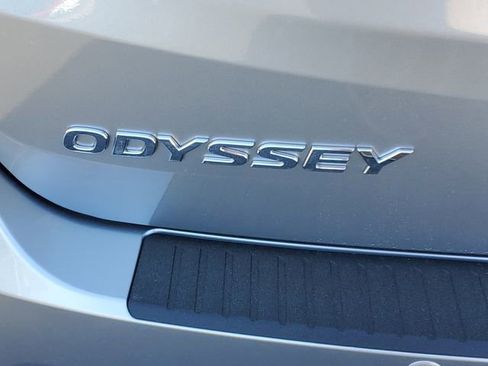 New 2026 Honda Odyssey Touring image 7