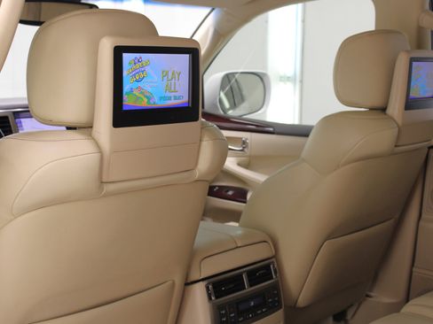 Used 2014 Lexus LX 570 4WD image 34