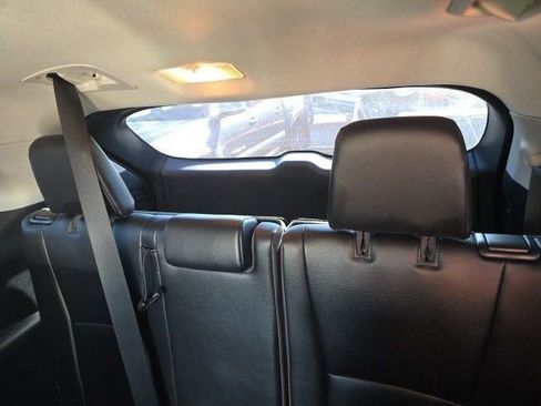 Used 2021 Toyota Highlander XLE AWD/4WD image 12