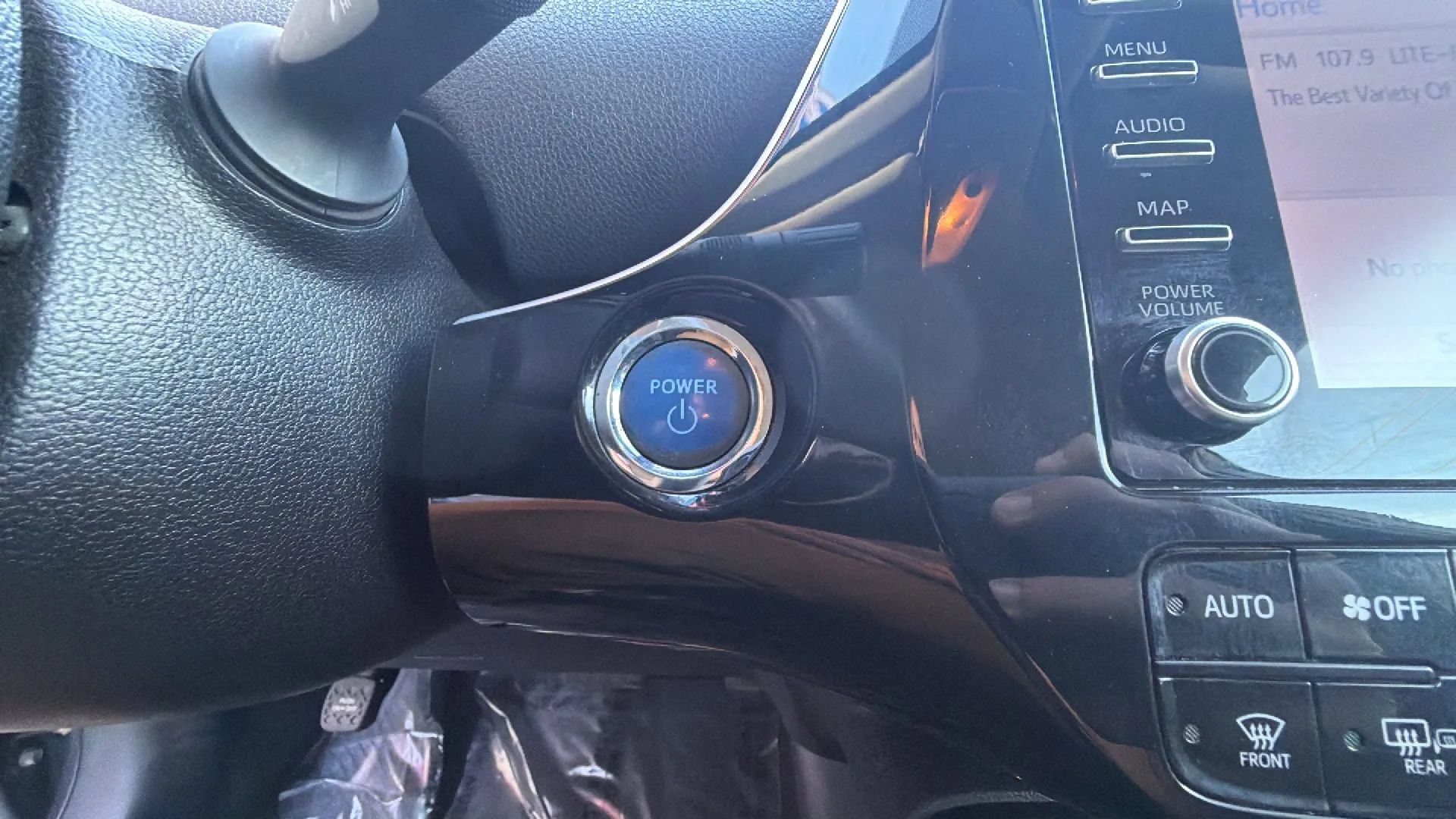 Used 2020 Toyota Prius LE AWD/4WD image 22