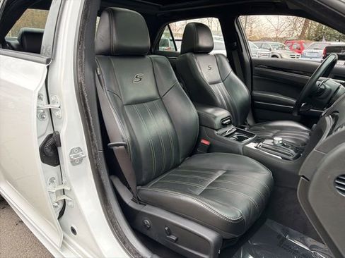 Used 2018 Chrysler 300 S w/ 300S Premium Group image 12