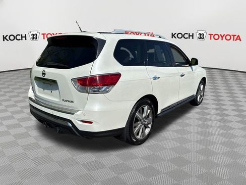 Used 2016 Nissan Pathfinder Platinum w/ Family Entertainment Package FWD image 8