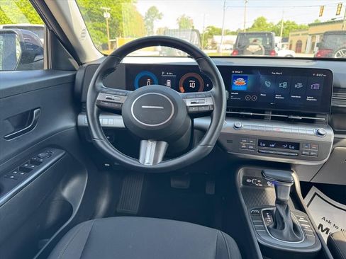 Used 2025 Hyundai Kona SEL FWD image 11