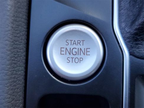 Used 2022 Volkswagen Atlas SE image 34