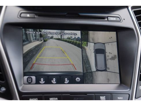 Used 2017 Hyundai Santa Fe SE image 23