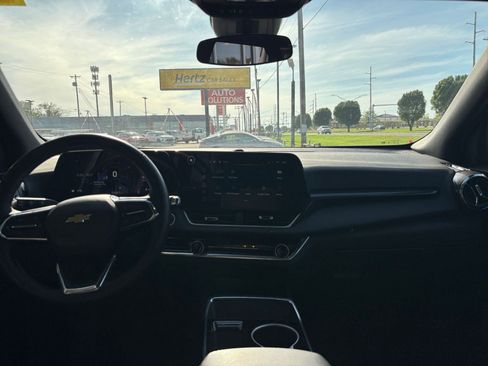 Used 2025 Chevrolet Equinox LT image 32