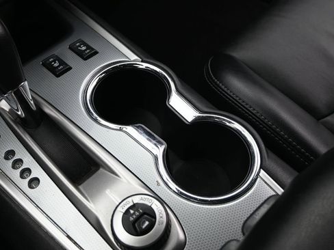 Used 2019 Nissan Pathfinder SL image 17