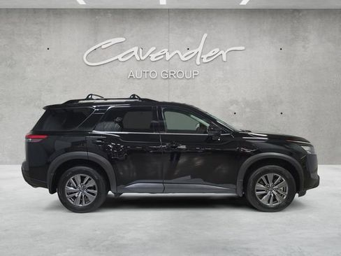 Used 2025 Nissan Pathfinder SV image 17