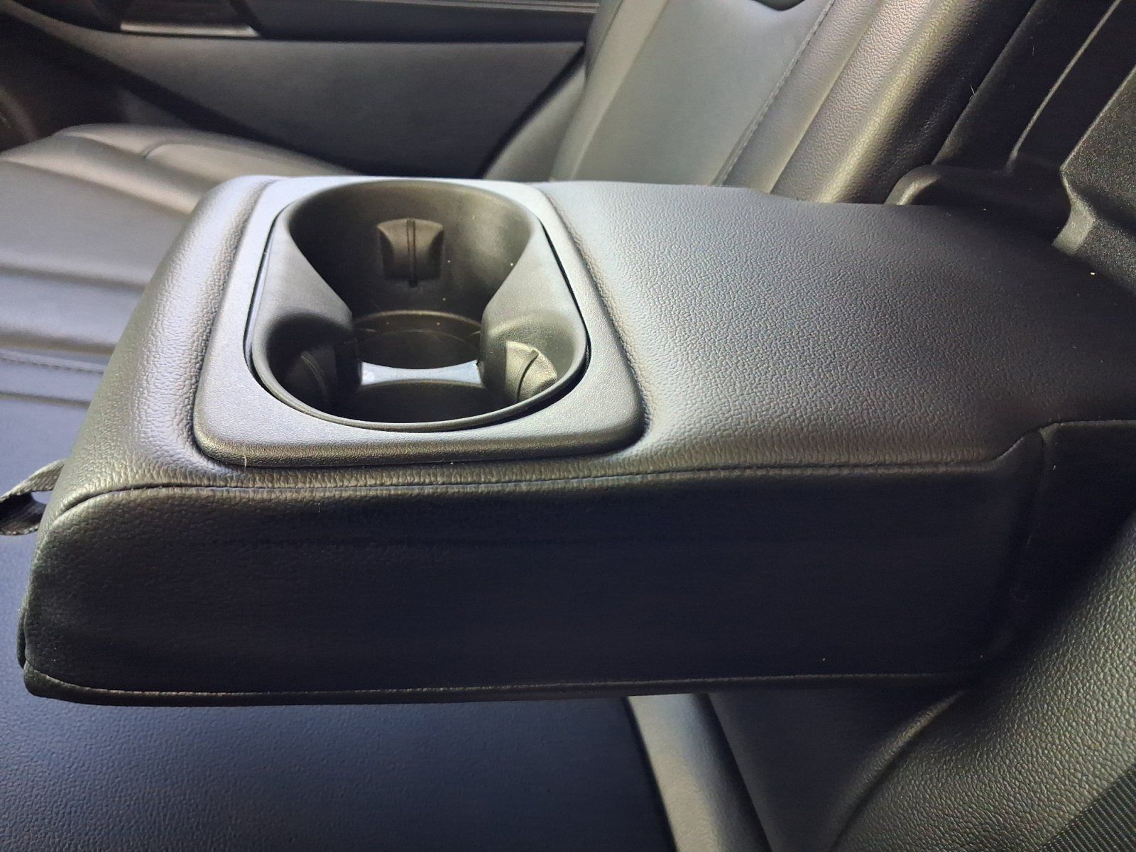 Used 2019 Ford Edge Titanium FWD image 26