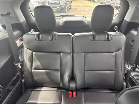Used 2022 Ford Explorer XLT w/ Equipment Group 202A RWD image 12