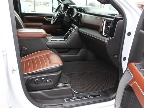 Used 2024 GMC Sierra 3500 Denali Ultimate image 13