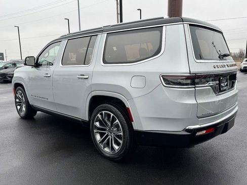 Used 2023 Jeep Grand Wagoneer Series III AWD/4WD image 5
