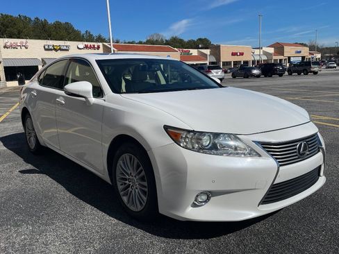 Used 2014 Lexus ES 350 w/ Luxury Package FWD image 3