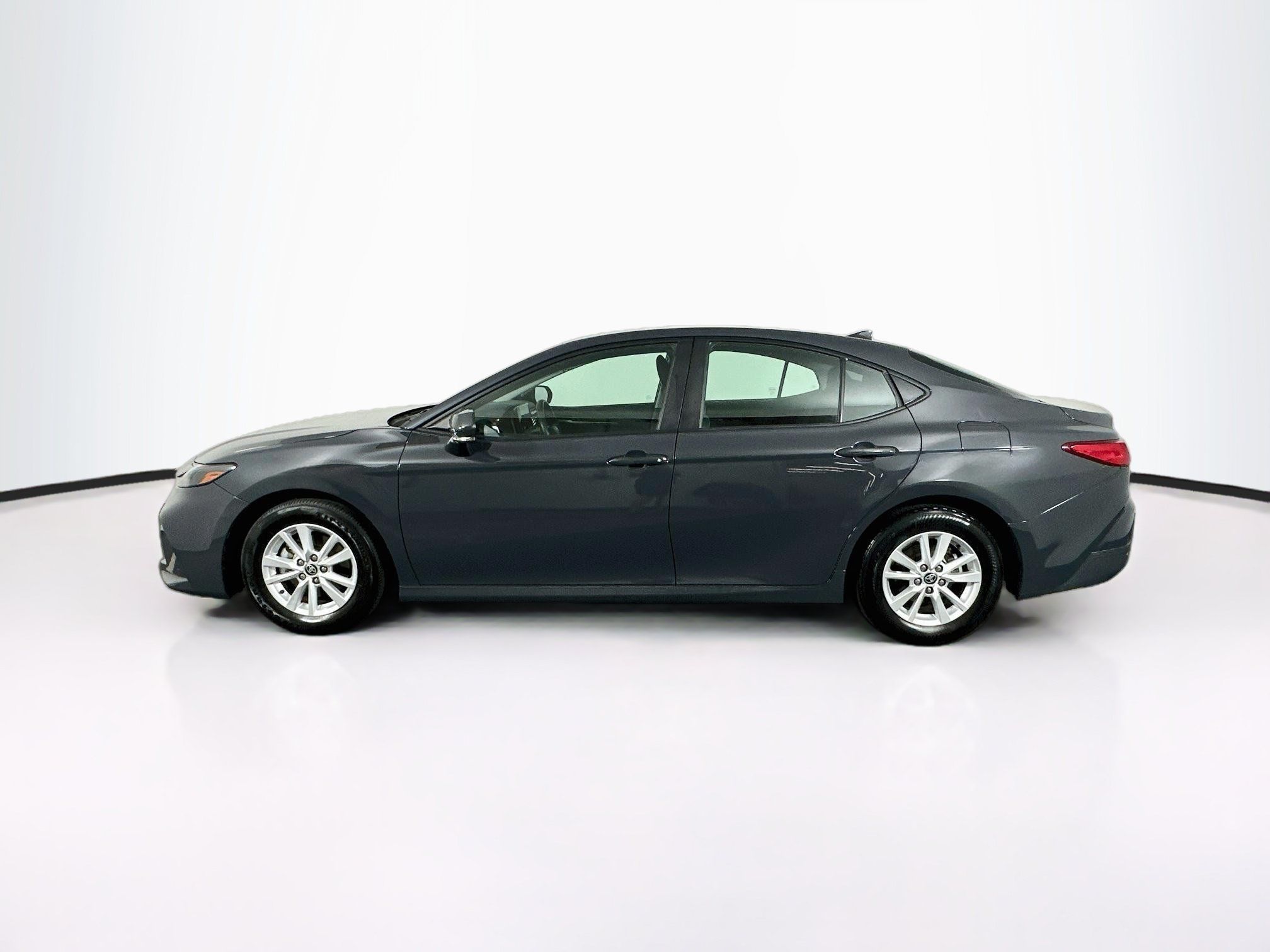 Used 2025 Toyota Camry LE FWD image 4