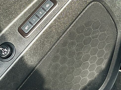 Used 2020 Chevrolet Equinox Premier w/ Premier Redline Edition image 18