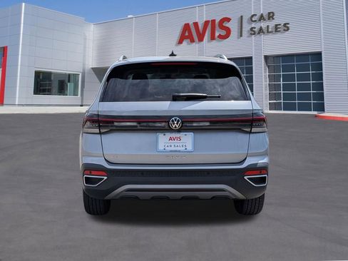 Used 2025 Volkswagen Taos SE image 7