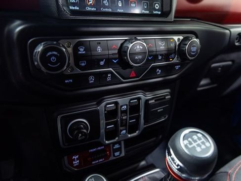 Used 2023 Jeep Wrangler Unlimited Rubicon w/ LED Lighting Group AWD/4WD image 17