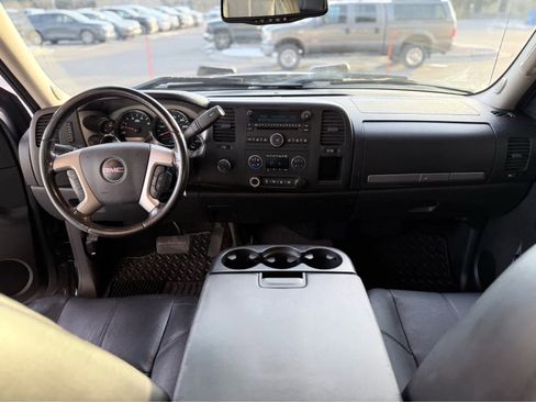 Used 2011 GMC Sierra 2500 SLE w/ SLE Preferred Package image 9