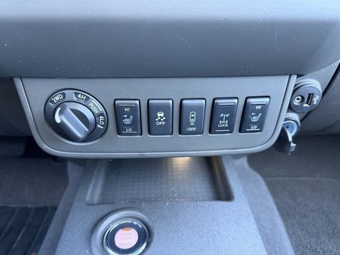 Used 2021 Nissan Frontier PRO-4X w/ Pro-4x Utility Package image 25