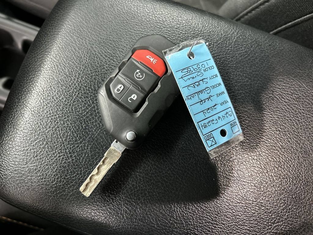 Used 2024 Jeep Gladiator Mojave w/ Convenience Group AWD/4WD image 10