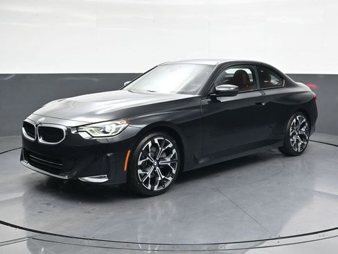 Used 2025 BMW 230i xDrive Coupe w/ Premium Package image 8