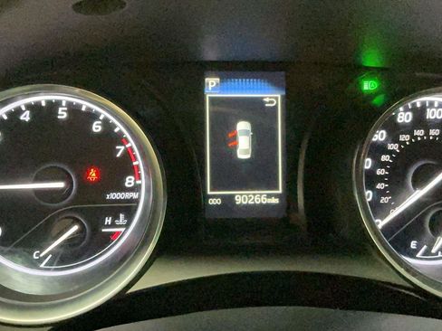 Used 2018 Toyota Camry SE image 10