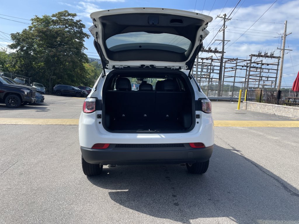 Certified 2024 Jeep Compass Latitude AWD/4WD image 13