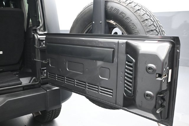 Used 2016 Jeep Wrangler Sport w/ Quick Order Package 24S AWD/4WD image 16