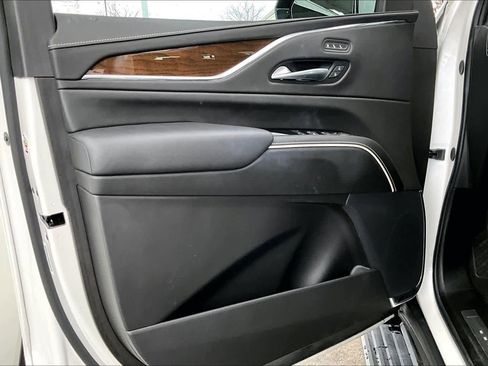 Used 2024 Cadillac Escalade Sport Platinum w/ LPO, ONYX Package image 21