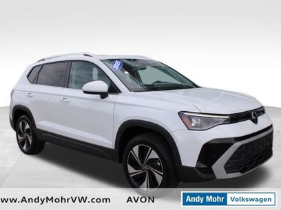 Used 2025 Volkswagen Taos SE w/ Panoramic Sunroof Package