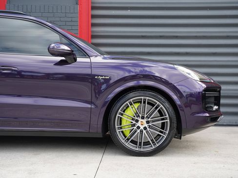 Used 2021 Porsche Cayenne Turbo S image 5