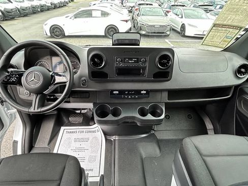Used 2025 Mercedes-Benz Sprinter 2500 image 15