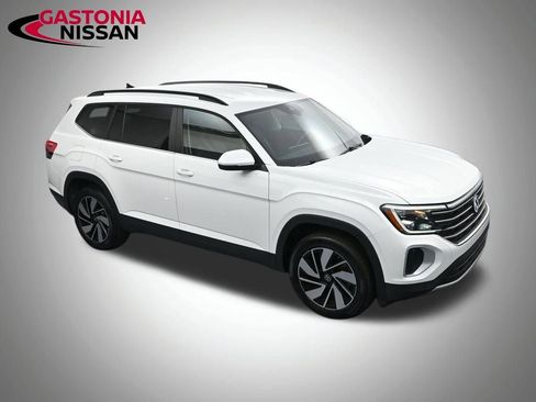 Used 2024 Volkswagen Atlas SE image 17