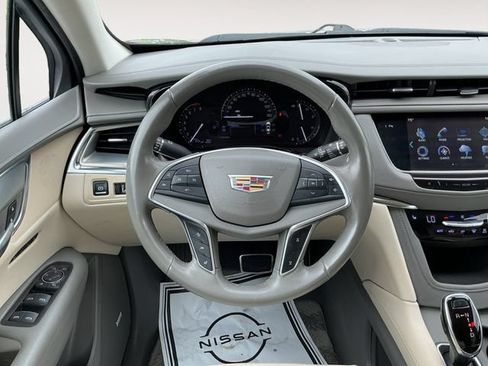 Used 2017 Cadillac XT5 Luxury w/ Driver Awareness Package FWD image 9