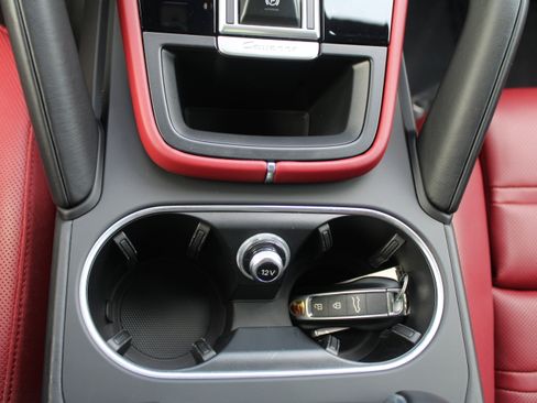 Certified 2023 Porsche Cayenne Platinum Edition image 24