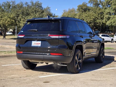 New 2025 Jeep Grand Cherokee Limited w/ Black Appearance Package image 4