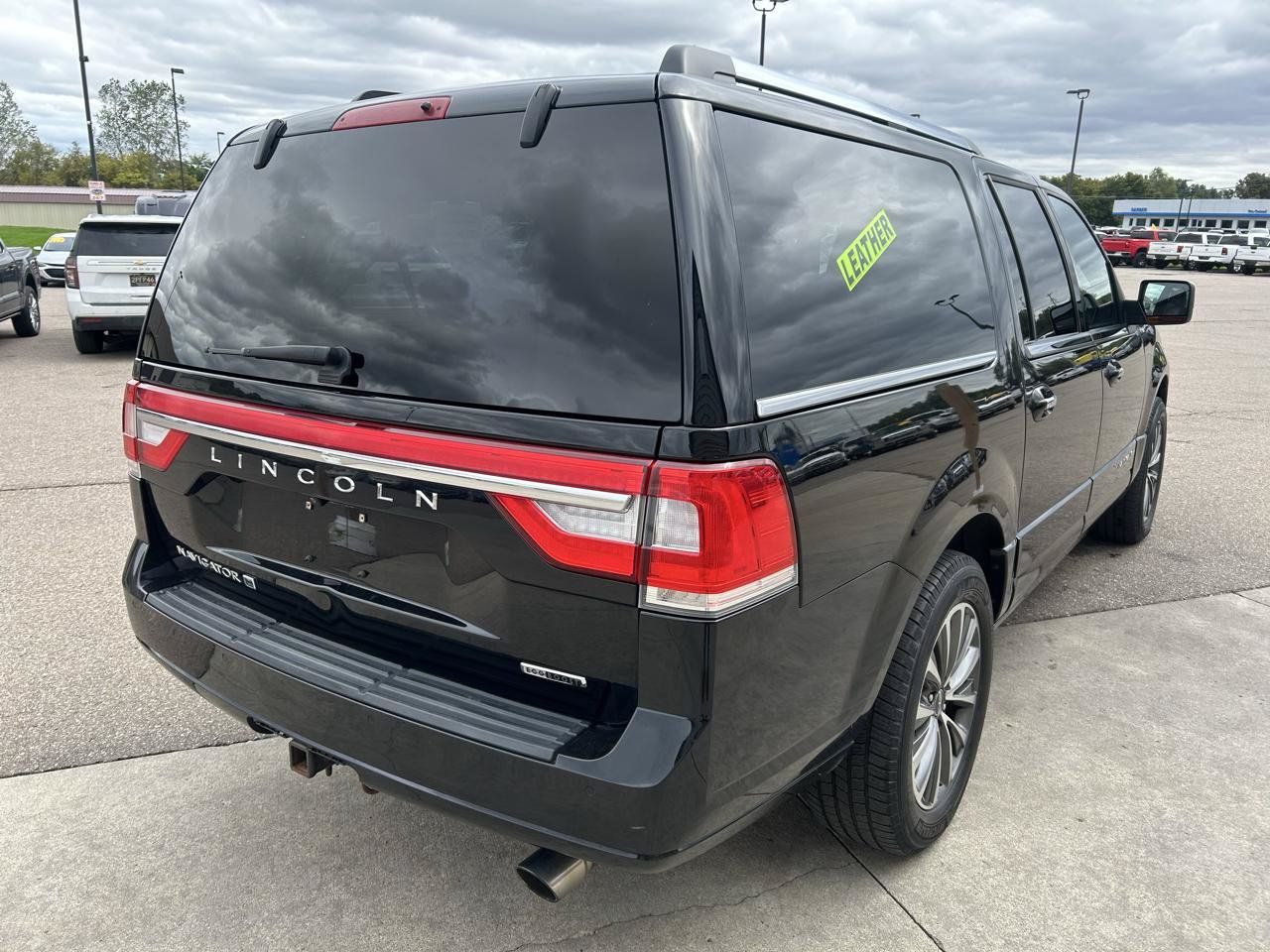 Used 2016 Lincoln Navigator L Select AWD/4WD image 5