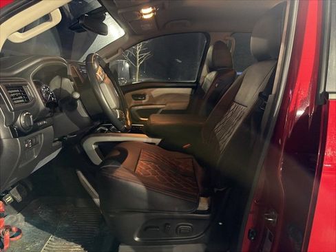 Used 2022 Nissan Titan SV w/ SV Convenience Package image 17