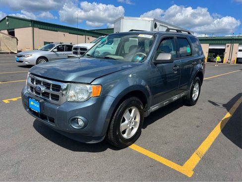 Used 2011 Ford Escape XLT w/ 201A Rapid Spec Order Code AWD/4WD image 1