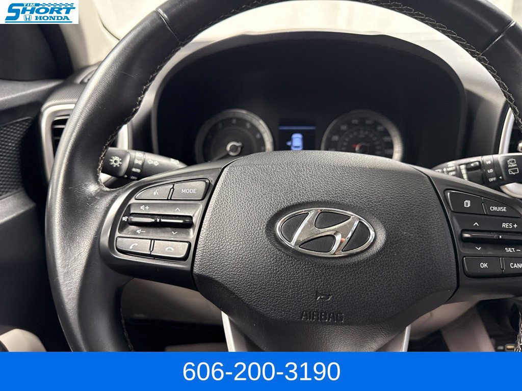 Used 2022 Hyundai Venue SEL FWD image 14