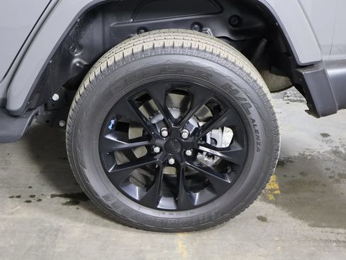 Used 2023 Jeep Wrangler Unlimited Sahara w/ Cold Weather Group AWD/4WD image 41