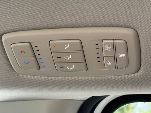 Used 2022 Kia Carnival LX image 26