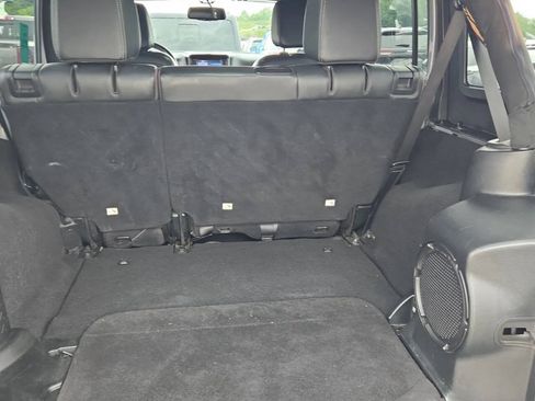 Used 2014 Jeep Wrangler Unlimited Rubicon AWD/4WD image 5